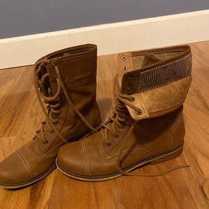 Women’s sz 9 ankle boot.